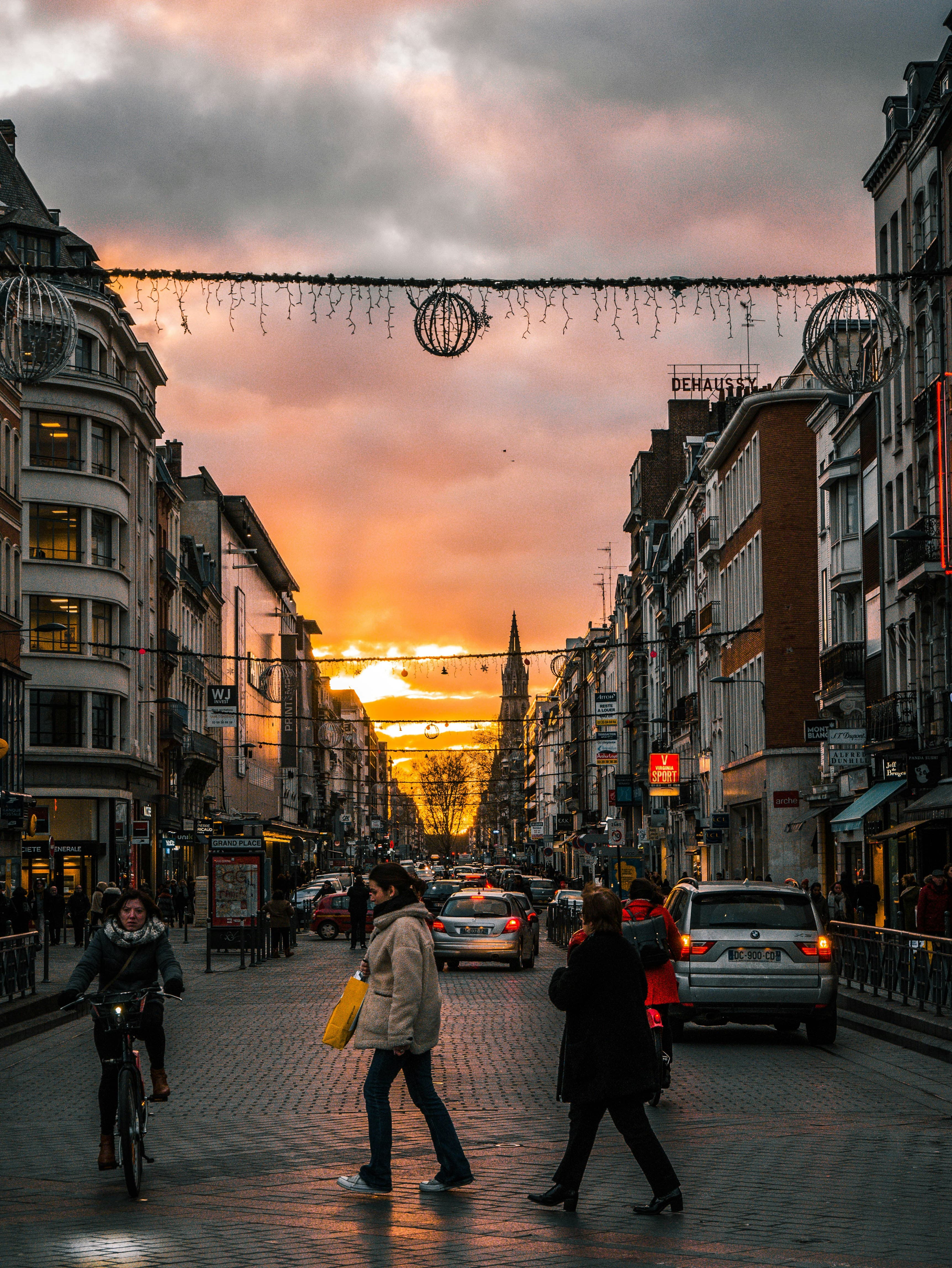 Rue Nationale à Lille au coucher du soleil